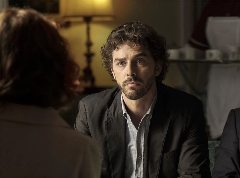 Scena della serie TV Il giovane Montalbano con Michele Riondino