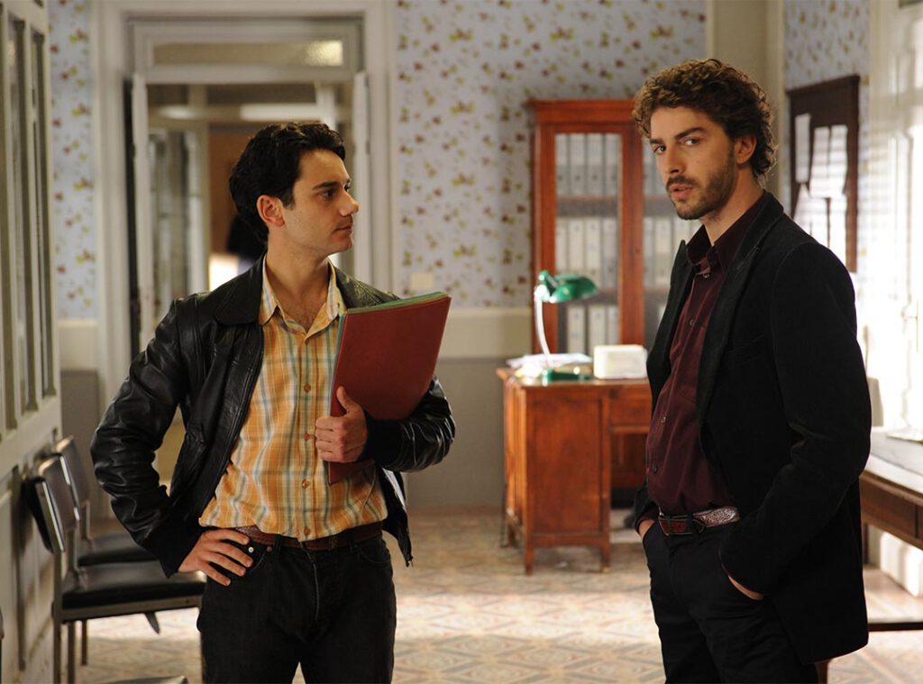 Scena della serie TV Il giovane Montalbano con Michele Riondino