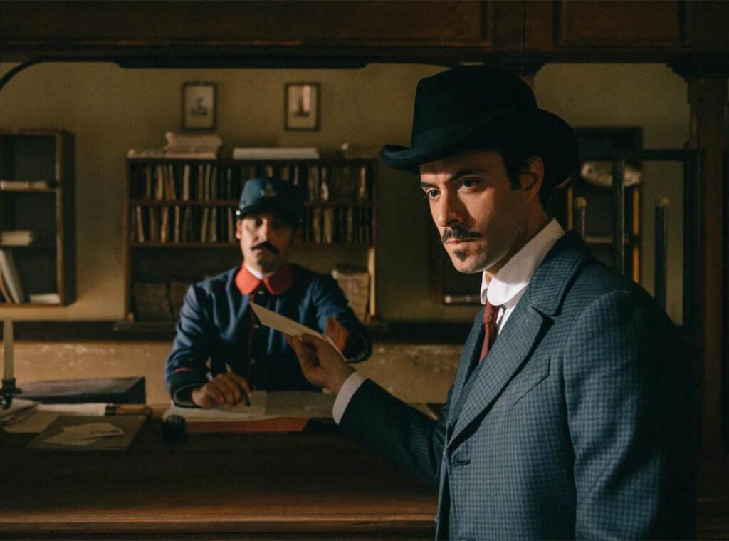 Fabrizio Bentivoglio nel film La concessione del telefono