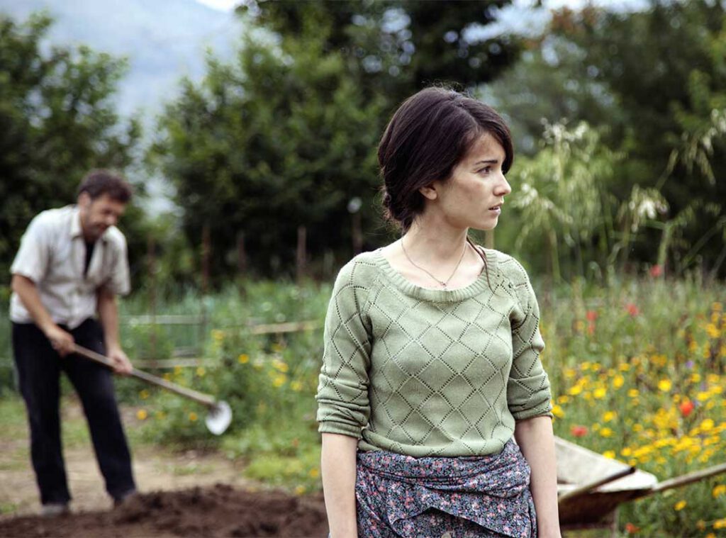 Scena del cortometraggio Viola, Franca con Claudia Gusmano